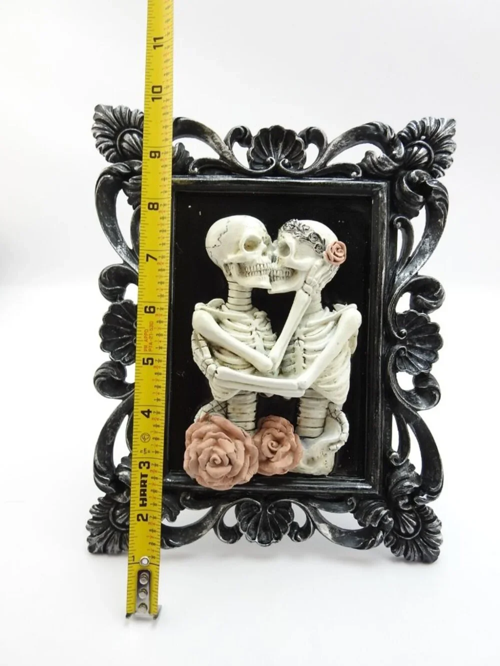Halloween Skeleton Couple Kissing Gothic Picture Frame Figural Decor 10